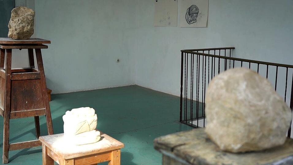 In einem neuen Projekt haben Bewährungshelfer mit ihren Klienten Steinskulpturen geschaffen. In einem neuen Projekt haben Bewährungshelfer mit ihren Klienten Steinskulpturen geschaffen.