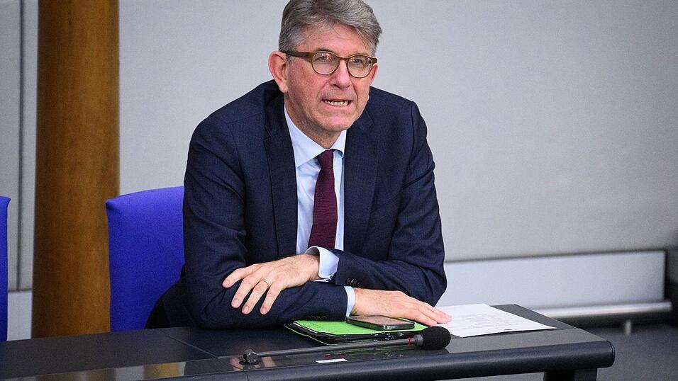 Kulturstaatsminister Wolfram Weimer findet seine Entscheidung zum Ausschluss dreier Buchl&auml;den vom Deutschen Buchhandlungspreis richtig. (Archivbild)