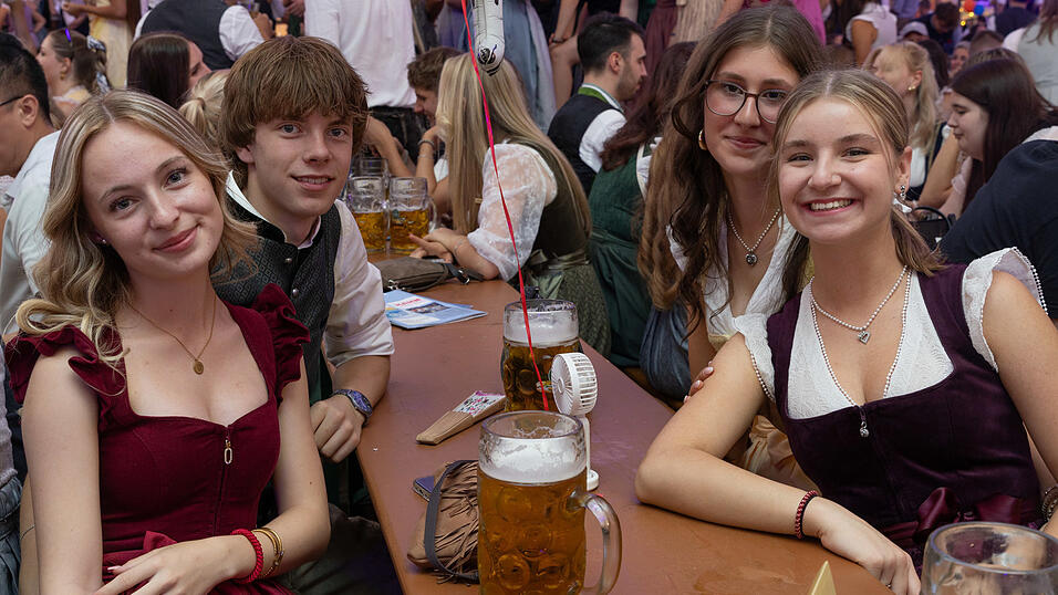 Die Partybilder vom Dienstag, 11. August, aus dem Festzelt Wenisch. Die Partybilder vom Dienstag, 11. August, aus dem Festzelt Wenisch.