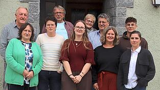 Die neu gew&auml;hlte Vorstandschaft der Further SPD mit ihrer Vorsitzenden Silke Schell (Dritte von rechts) und der stellvertretenden Vorsitzenden des SPD-Bezirks Oberpfalz , Marianne Schieder (ganz links).