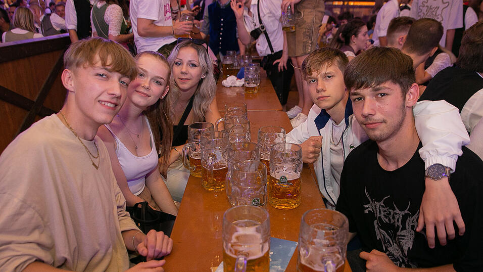 Die Partybilder von Freitag, 19. August 2022, aus dem Festzelt Wenisch.