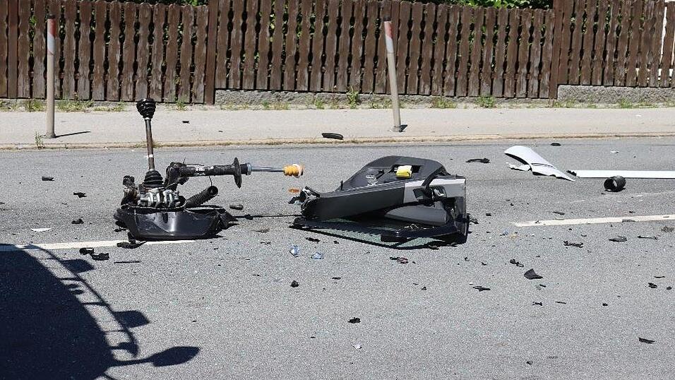 Bei Niederkandlbach im Landkreis Deggendorf ist es zu einem schweren Unfall gekommen. Bei Niederkandlbach im Landkreis Deggendorf ist es zu einem schweren Unfall gekommen.