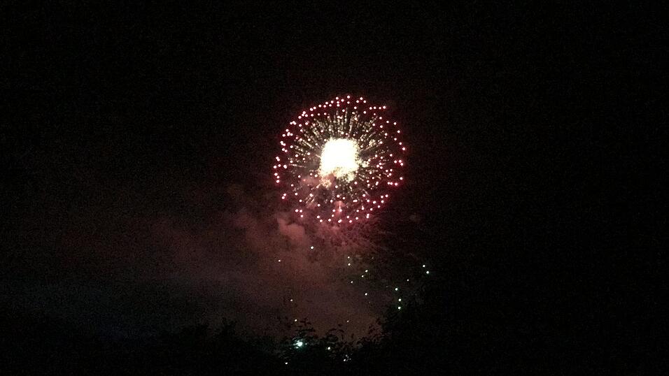 Das war das Abschlussfeuerwerk des Gäubodenvolksfestes 2019. Das war das Abschlussfeuerwerk des Gäubodenvolksfestes 2019.