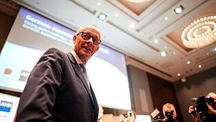 W&auml;hrend Merz in Asien unterwegs ist, gewinnt in Deutschland die Debatte &uuml;ber die Steinmeier-Nachfolge an Fahrt.
