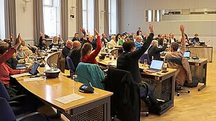 Gegen die Stimmen der Grünen, der ÖDP, Irmgard Freihoffer (BSW) und Jakob Friedl (Ribisl) wurde der Nachtragshaushalt verabschiedet.