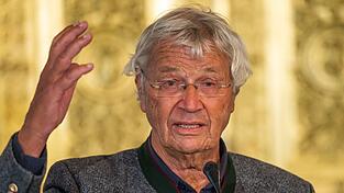 Der Kabarettist Gerhard Polt hat am Samstag die 'Bairische Sprachwurzel' bekommen. (Symbolbild)