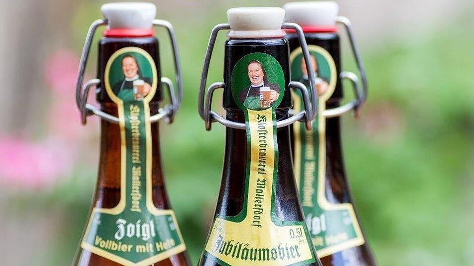 Es gibt viele verschiedene Biersorten. Eine davon ist das Starkbier, das es traditionell nach Aschermittwoch gibt.