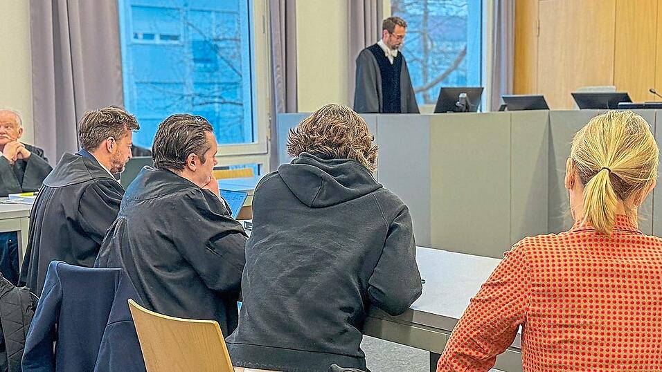 An Tag 5 im Champagner-Prozess kommt es im Landgericht zur Diskussion zwischen den Verteidigern des Angeklagten und der Staatsanwaltschaft.