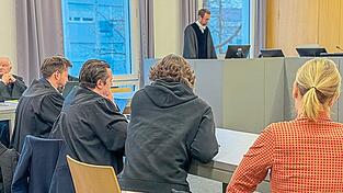 An Tag 5 im Champagner-Prozess kommt es im Landgericht zur Diskussion zwischen den Verteidigern des Angeklagten und der Staatsanwaltschaft.