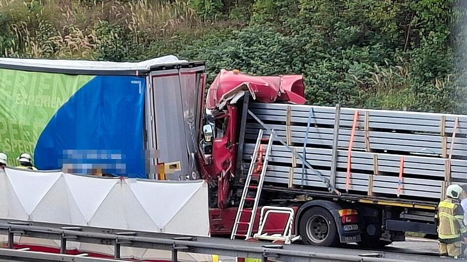 Bei einem Unfall auf der A3 bei Passau ist am Donnerstag ein Lastwagenfahrer ums Leben gekommen.&nbsp;