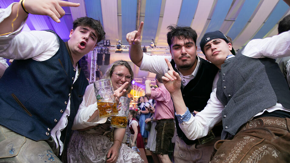Die Partybilder vom Dienstag, 12. August, aus dem Festzelt Wenisch. Die Partybilder vom Dienstag, 12. August, aus dem Festzelt Wenisch.