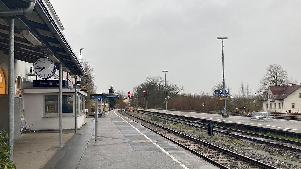 Der bundesweite Streik hat auch im Landkreis Cham Auswirkungen. Der Verkehr in Richtung Furth im Wald liegt komplett brach. Der bundesweite Streik hat auch im Landkreis Cham Auswirkungen. Der Verkehr in Richtung Furth im Wald liegt komplett brach.