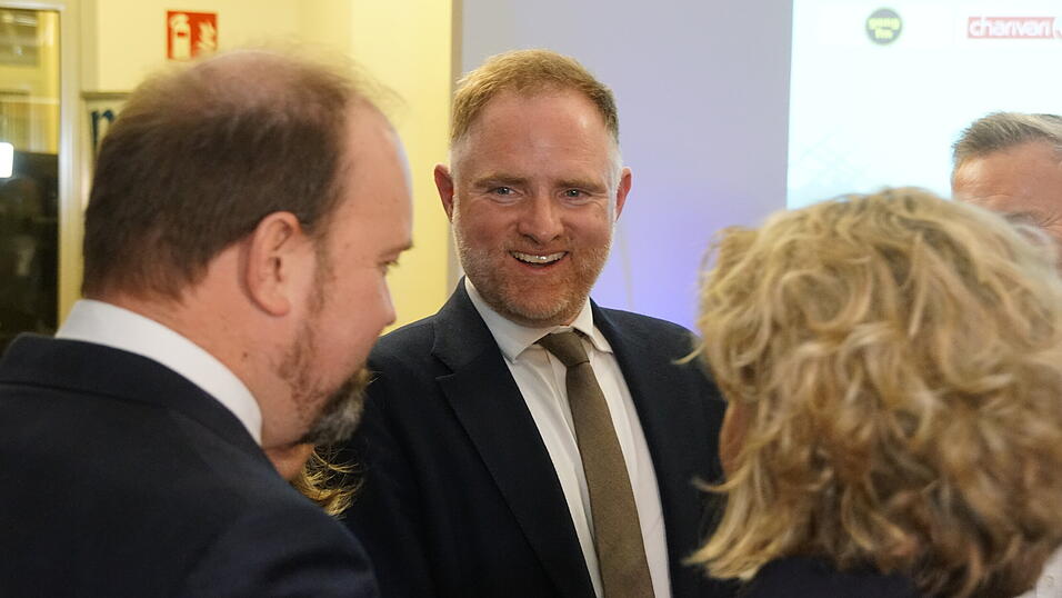 Peter Aumer behauptet sein Direktmandat im Wahlkreis Regensburg. Peter Aumer behauptet sein Direktmandat im Wahlkreis Regensburg.