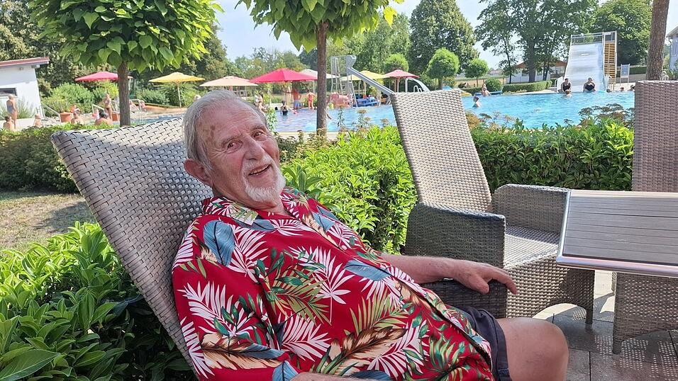 Walter Gassenhuber ist mit 94 der wohl älteste Badegast. Walter Gassenhuber ist mit 94 der wohl älteste Badegast.
