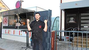 Rechts wohnen, links arbeiten: Die „Biss Box“ von Lulsim Seferaj im Straubinger Osten. Rechts wohnen, links arbeiten: Die „Biss Box“ von Lulsim Seferaj im Straubinger Osten.