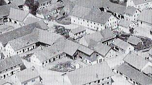 Dornwang um das Jahr 1950, wie es nach dem Brand von 1870 mit neuen Gebäuden angelegt wurde.