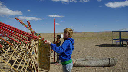 Imke Hansen und Andreas Goldbrunner reisen um die Welt. In der Wüste Gobi. Imke Hansen und Andreas Goldbrunner reisen um die Welt. In der Wüste Gobi.