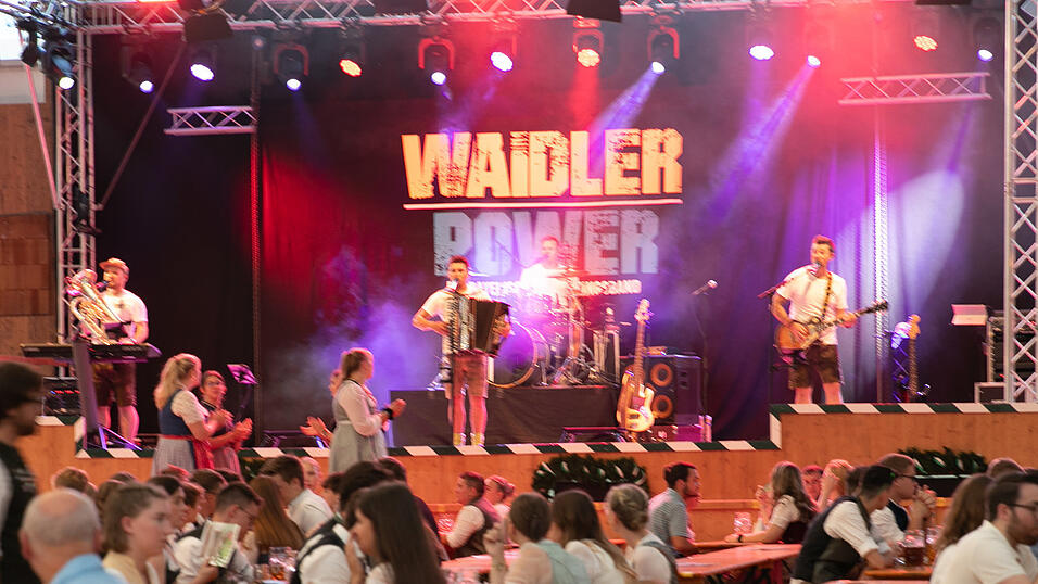 Die Partybilder vom Sonntag, 10. August, aus dem Festzelt Weckmann. Die Partybilder vom Sonntag, 10. August, aus dem Festzelt Weckmann.