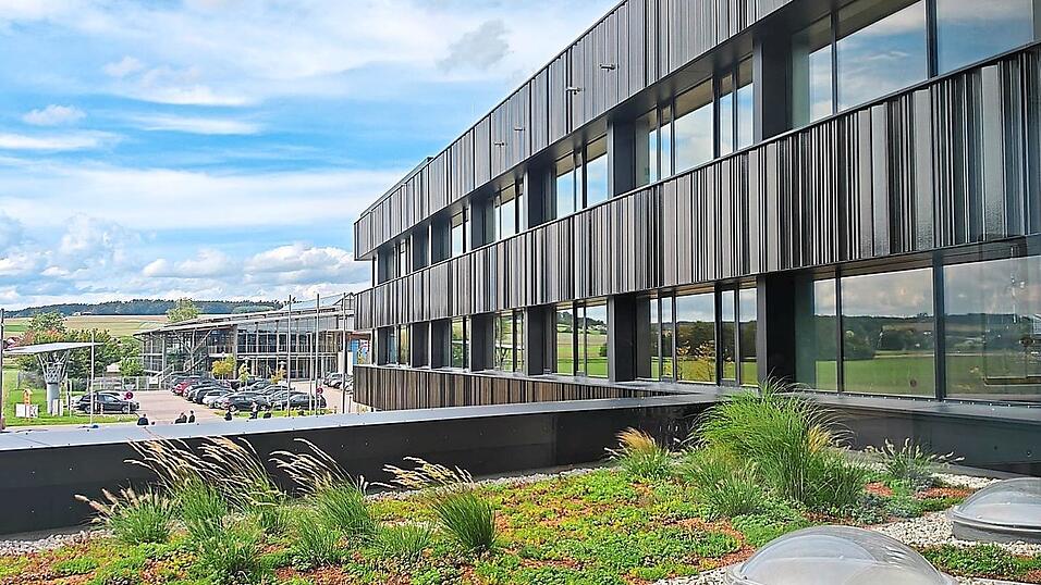 Seit Oktober arbeitet die Verwaltung am neuen Standort in Essenbach. Seit Oktober arbeitet die Verwaltung am neuen Standort in Essenbach.