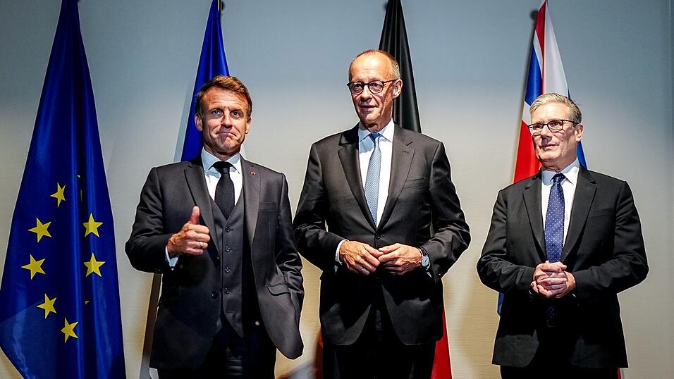Die E3, bestehend aus Frankreich, Deutschland und Großbritannien, wollen bei Friedensverhandlungen der Ukraine mit Russland mit am Tisch sitzen. Die E3, bestehend aus Frankreich, Deutschland und Großbritannien, wollen bei Friedensverhandlungen der Ukraine mit Russland mit am Tisch sitzen.