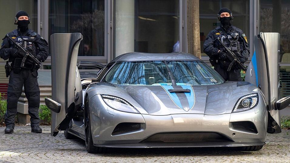 Dieses Auto beschlagnahmten bayerische Ermittler für eine Behörde im Ausland. Dieses Auto beschlagnahmten bayerische Ermittler für eine Behörde im Ausland.