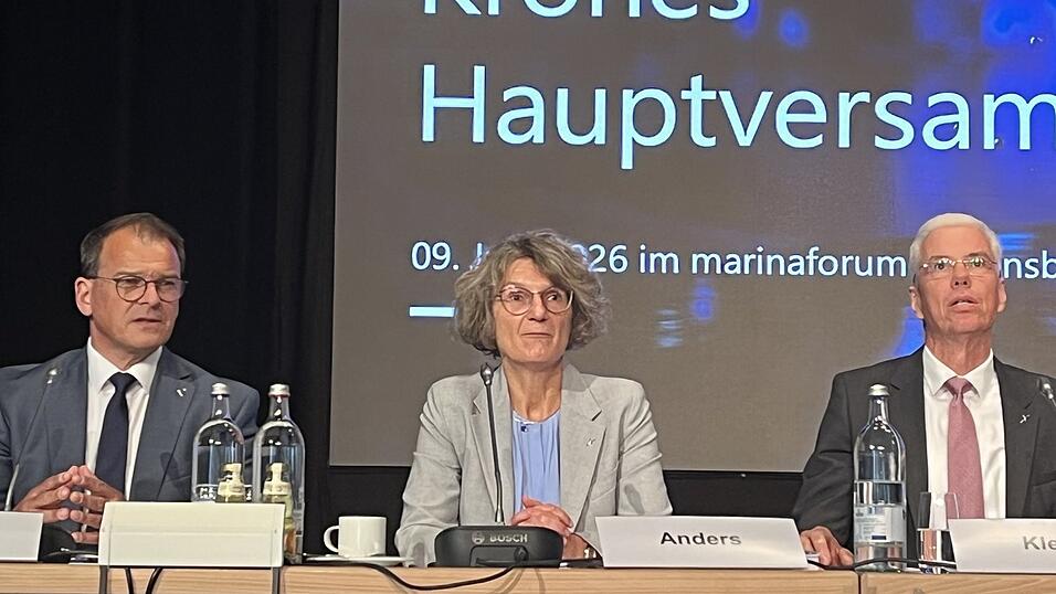 Christoph Klenk (rechts) und Uta Anders stellten die Geschäftszahlen für das vergangene Jahr vor. Für Klenk war es die letzte Hauptversammlung als Vorstandschef. Ihn beerbt Thomas Ricker (links). Christoph Klenk (rechts) und Uta Anders stellten die Geschäftszahlen für das vergangene Jahr vor. Für Klenk war es die letzte Hauptversammlung als Vorstandschef. Ihn beerbt Thomas Ricker (links).