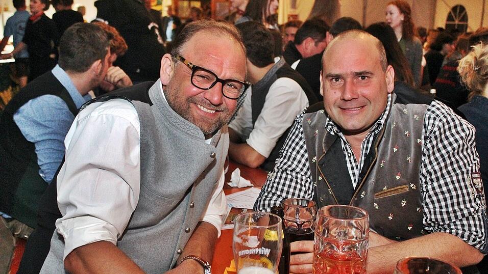 Die besten Bilder vom Wein- und Wei&szlig;bierfest des Burschenvereins Arth und der M&auml;dchengruppe.