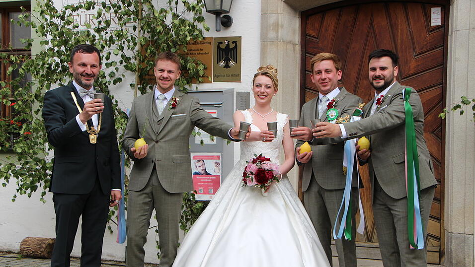 Der Ehrentrunk am Alten Rathaus.
