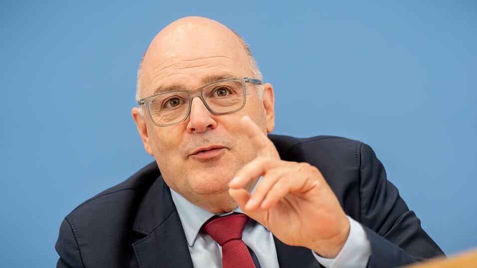 Arbeitgeber-Vertreter Steffen Kampeter schlägt die Einführung einer Praxisgebühr vor. (Archivbild)