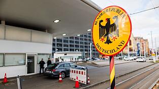 Bei den Durchsuchungen sei umfangreiches Beweismaterial sichergestellt worden, hieß es. (Symbolbild) Bei den Durchsuchungen sei umfangreiches Beweismaterial sichergestellt worden, hieß es. (Symbolbild)