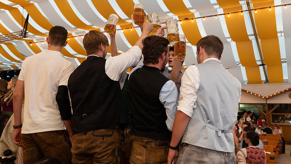 Die Partybilder vom Freitag, 11. August 2023, aus dem Festzelt Nothaft. Die Partybilder vom Freitag, 11. August 2023, aus dem Festzelt Nothaft.