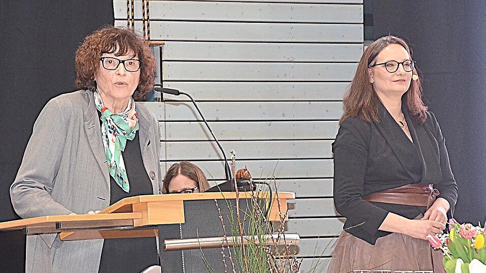 Volkskundlerin Elisabeth Fendl und Archivarin Petra Aichinger (von links).