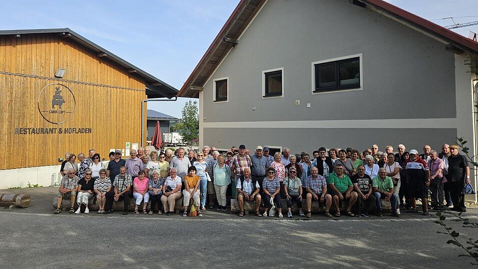 Die Donnerstagsgruppe umfasste die Senioren von Karlshof, Moosfürth, See, Haidenkofen und Haidlfing. Die Donnerstagsgruppe umfasste die Senioren von Karlshof, Moosfürth, See, Haidenkofen und Haidlfing.