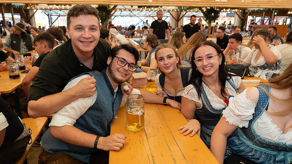 Die Partybilder vom Sonntag, 20. August 2023, aus dem Festzelt Nothaft. Die Partybilder vom Sonntag, 20. August 2023, aus dem Festzelt Nothaft.