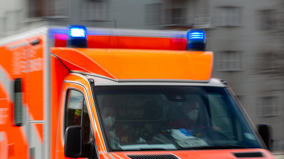 Eine Frau wurde bei einem Wohnungsbrand leicht verletzt.