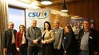Minister Alois Rainer und Staatssekret&auml;rin Englhardt-Kopf (Mitte) mit Vertretern der CSU-Ortsverb&auml;nde W&ouml;rth und Wiesent. Wo wird das Umspannwerk stehen?