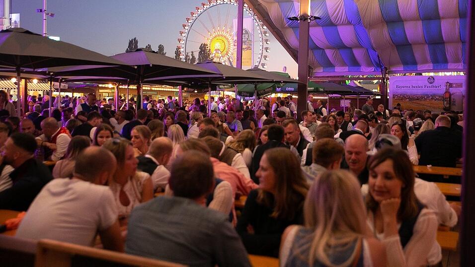 Die Partybilder vom Freitag, 12. August 2022, aus dem Festzelt Wenisch.