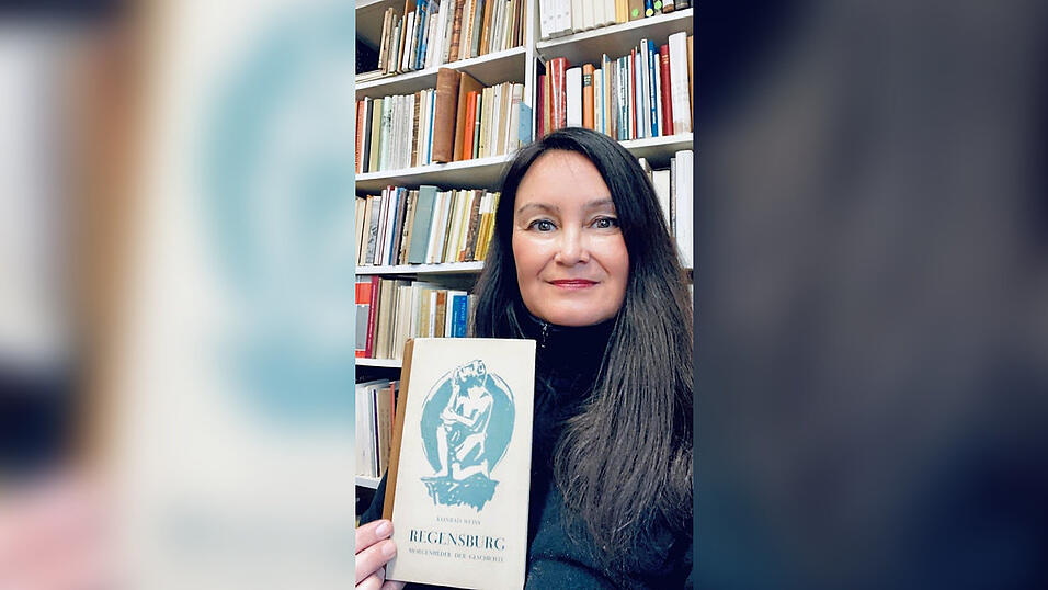 Esther Mayerhofer-Risakotta: Eine Antiquarin mit Leib und Seele, die sich einen Traum erfüllt hat. Esther Mayerhofer-Risakotta: Eine Antiquarin mit Leib und Seele, die sich einen Traum erfüllt hat.