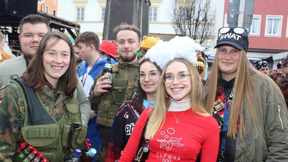 Beste Stimmung herrschte beim Rosenmontagszug in Geisenhausen.