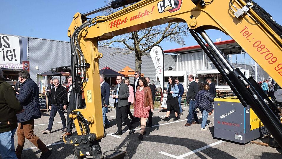 Impressionen von der Isar-Vilstaler-Ausstellung, die noch bis Sonntag bei M&ouml;bel Biller in der Weixerau stattfindet.