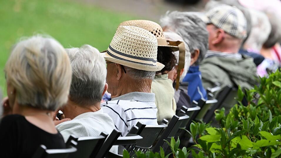 Bei den Einkommen von Rentnern und Pensionären sind die Unterschiede groß. (Symbolbild) Bei den Einkommen von Rentnern und Pensionären sind die Unterschiede groß. (Symbolbild)