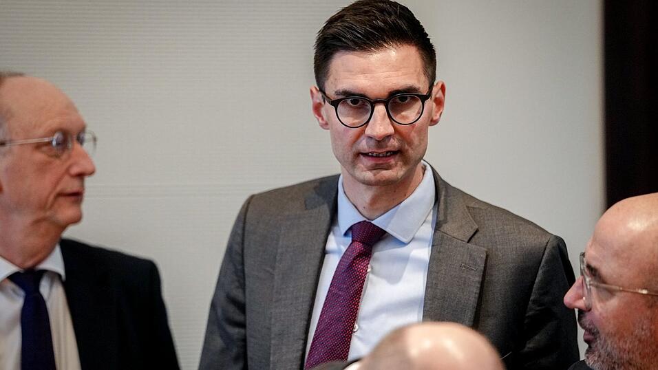 Unions-Fraktionsvize Sepp M&uuml;ller warnt davor, leichtfertig neue Schulden zu machen. (Archivbild)