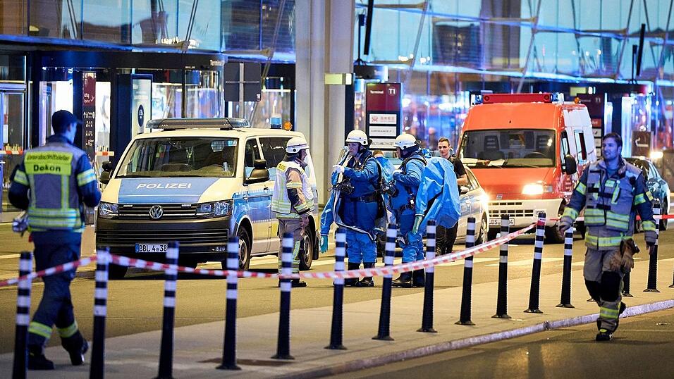 Nach dem Gefahrgutalarm am BER ist Terminal 1 wieder freigegeben. Nach dem Gefahrgutalarm am BER ist Terminal 1 wieder freigegeben.