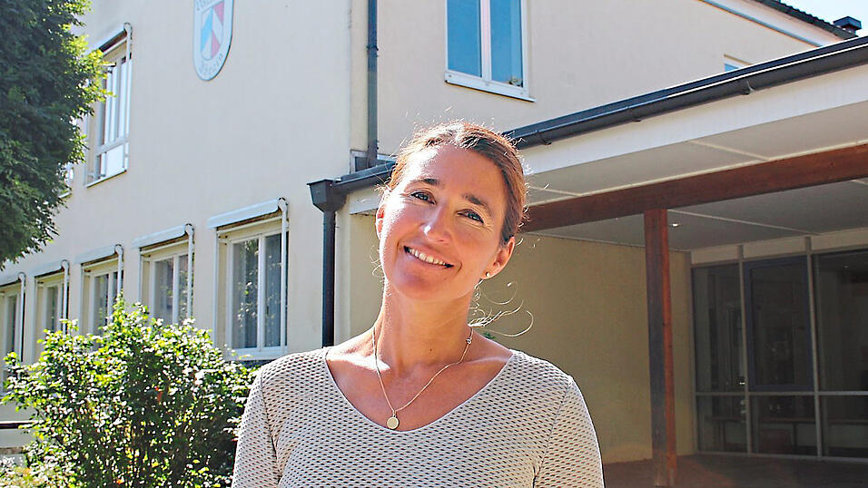 Eva-Maria Meisl ist neue Rektorin an den Grundschulen Ahrain und Mettenbach. Eva-Maria Meisl ist neue Rektorin an den Grundschulen Ahrain und Mettenbach.