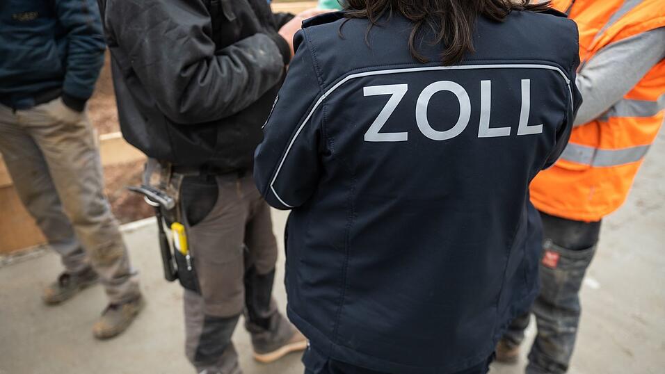 In M&uuml;nchen durchsuchten Zoll-Mitarbeiter 90 Betriebe (Symbolbild).