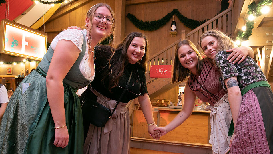 Die Partybilder vom Freitag, 15. August, aus dem Festzelt Krönner. Die Partybilder vom Freitag, 15. August, aus dem Festzelt Krönner.