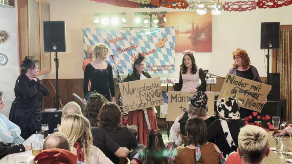 Die Frauen forderten Gleichberechtigung bei den Jobs, die dann aber zu langweilig oder zu unmodisch waren.