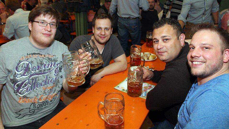 Die Fr&uuml;hjahrsdult 2017 in Landshut neigt sich dem Ende entgegen. Grund genug, noch einmal richtig in den Bierzelten zu feiern - abgerundet vom traditionellen Feuerwerk.