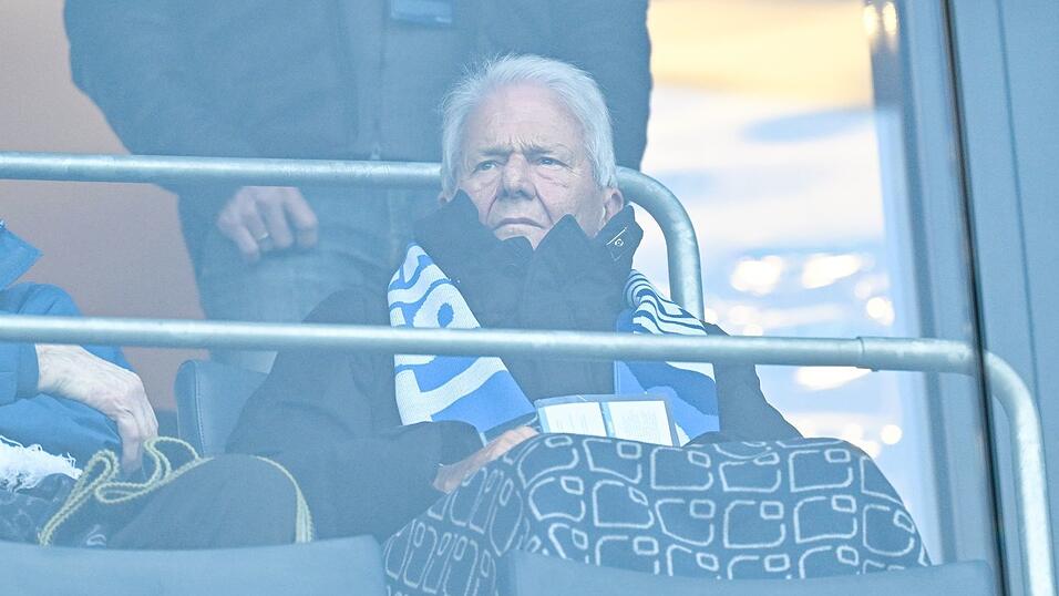 Hoffenheims Mäzen Dietmar Hopp muss sich Fanproteste gegen seinen Freund Roger Wittmann ansehen. Hoffenheims Mäzen Dietmar Hopp muss sich Fanproteste gegen seinen Freund Roger Wittmann ansehen.