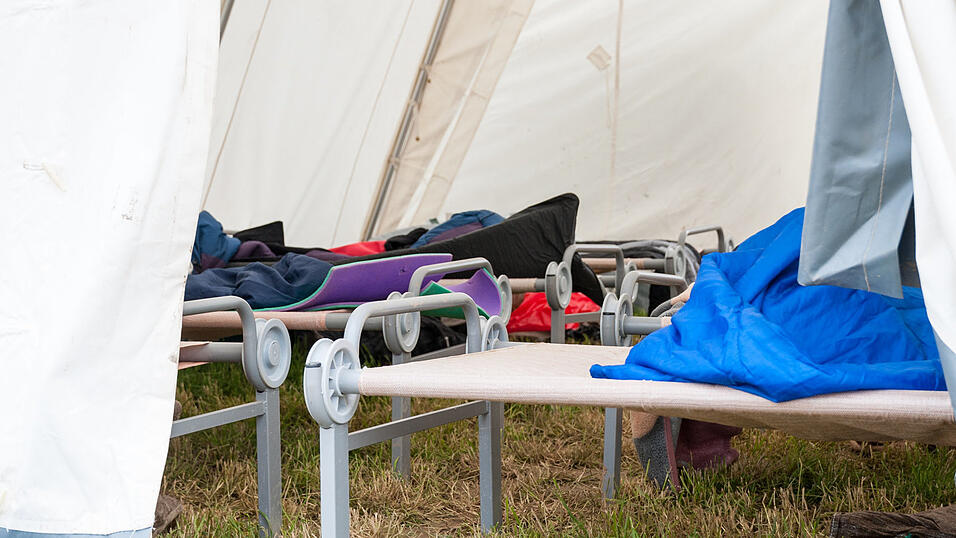 Auch am Samstag sind die Besucher auf dem Pfingst-Open-Air gut drauf. (Foto: Susanne Raith) Auch am Samstag sind die Besucher auf dem Pfingst-Open-Air gut drauf. (Foto: Susanne Raith)
